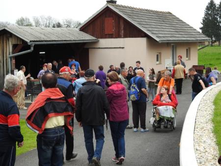 Pohod po novozgrajenih pločnikih 8